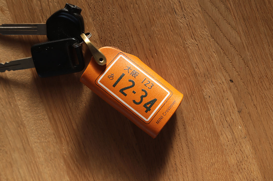 革職人がハンドメイドする世界にひとつの車ナンバーギフト

